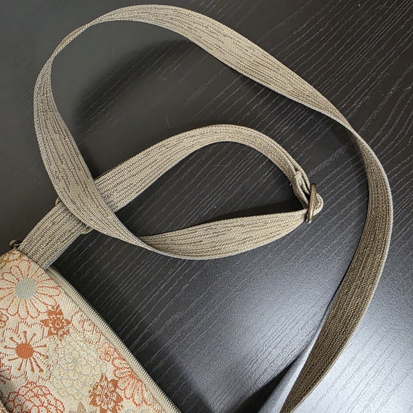 Maruca Green Multicolor Woven Floral Crossbody - Picture 9 of 10